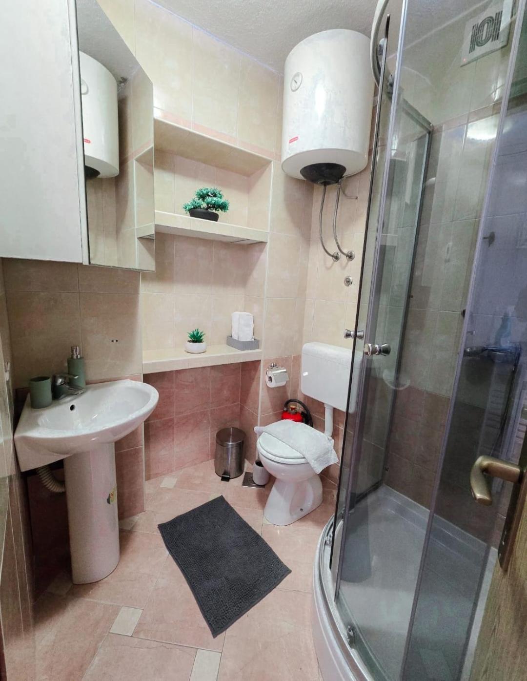 Private Bedroom With Bathroom Baška Voda Екстериор снимка