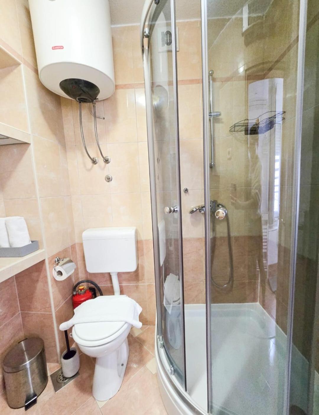 Private Bedroom With Bathroom Baška Voda Екстериор снимка