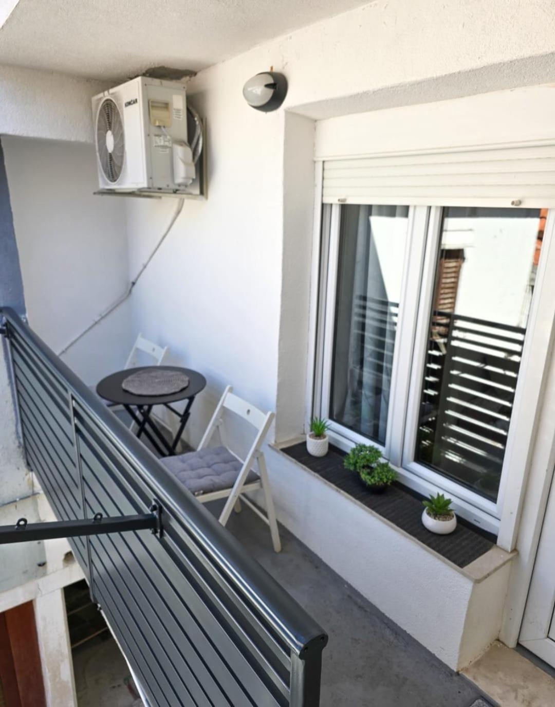 Private Bedroom With Bathroom Baška Voda Екстериор снимка