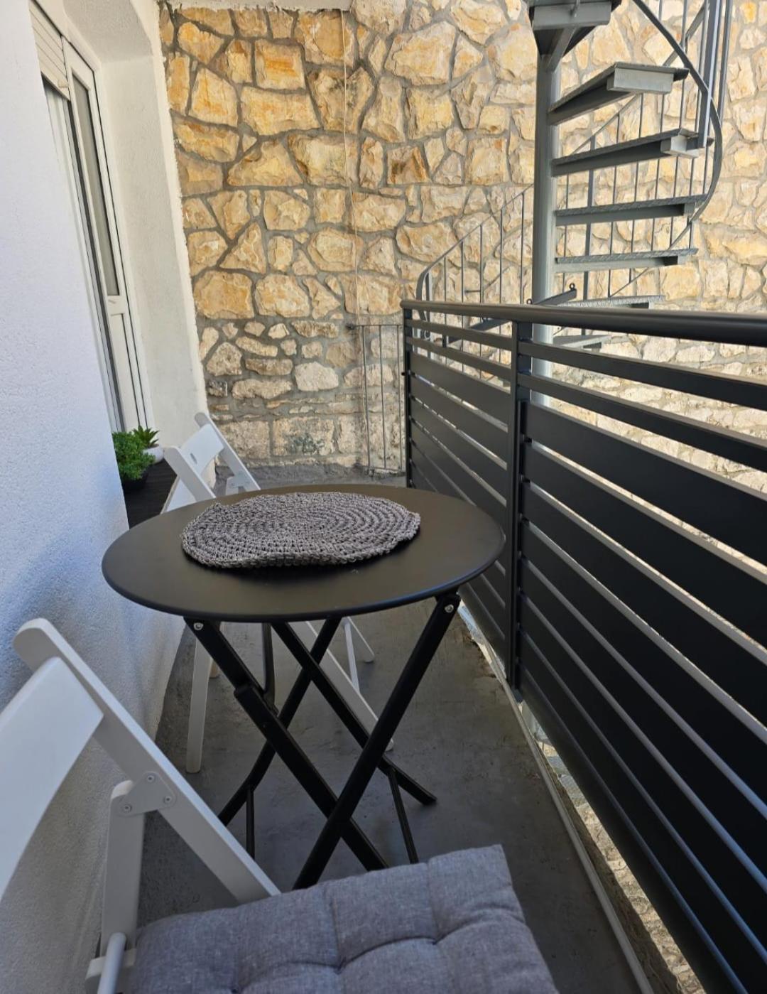 Private Bedroom With Bathroom Baška Voda Екстериор снимка